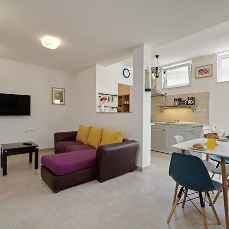 הוילה Smuketa In Trogir Haus Fuer 4 Personen מראה חיצוני תמונה
