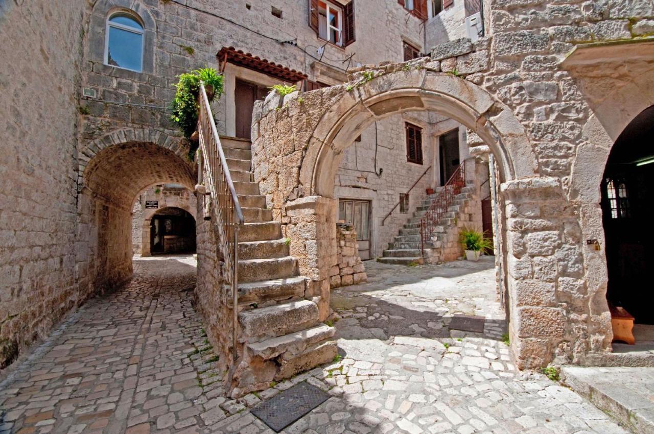 הוילה Smuketa In Trogir Haus Fuer 4 Personen מראה חיצוני תמונה