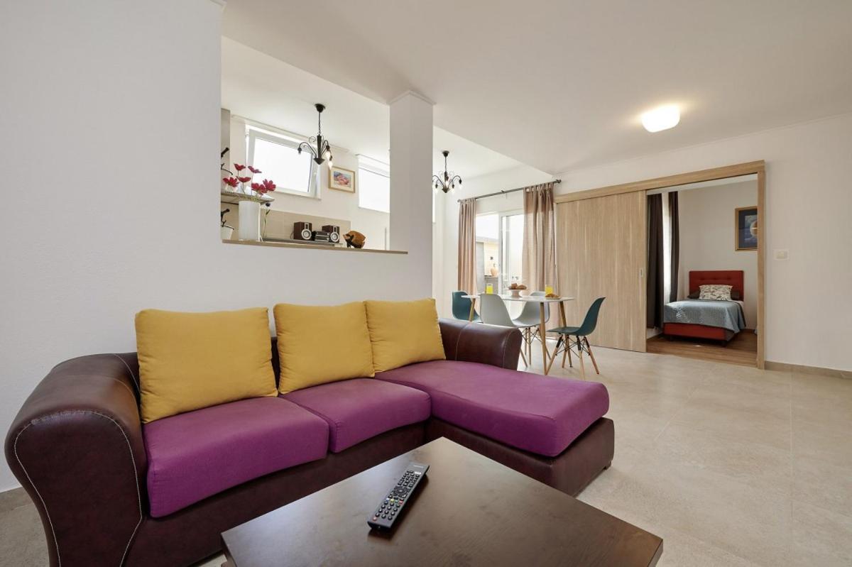 הוילה Smuketa In Trogir Haus Fuer 4 Personen מראה חיצוני תמונה