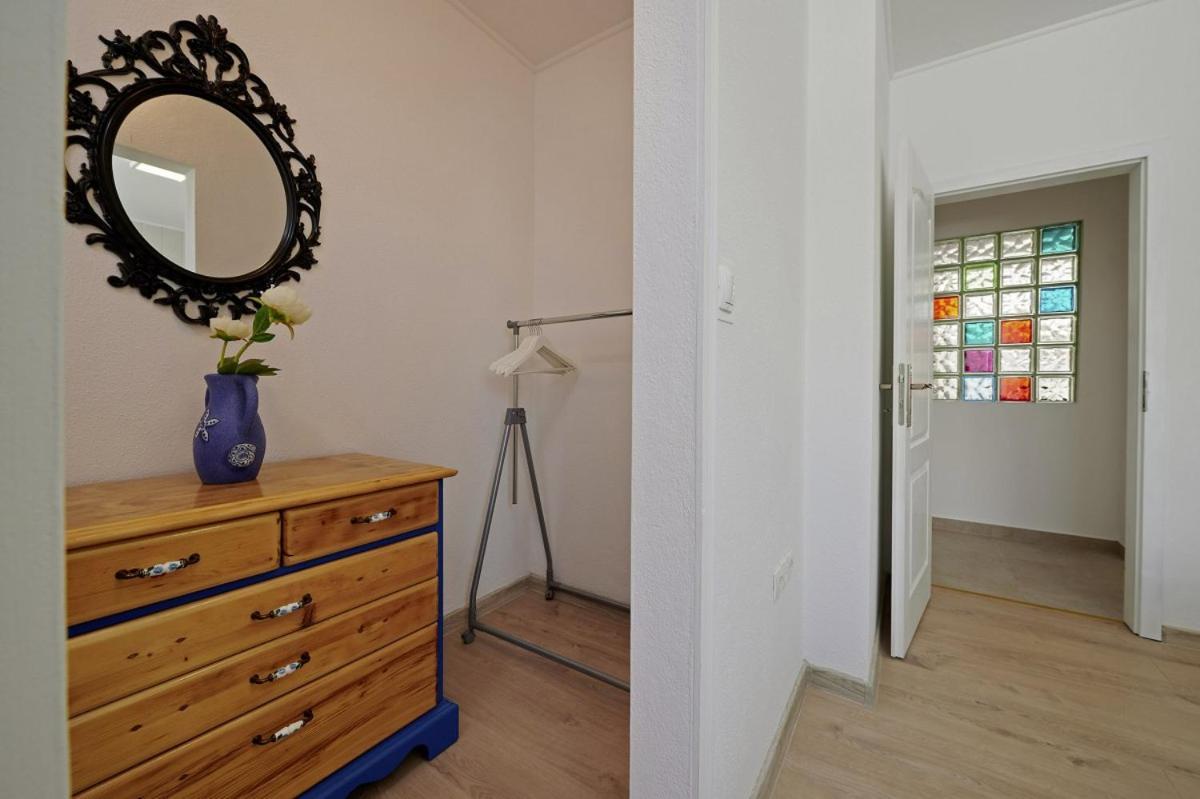 הוילה Smuketa In Trogir Haus Fuer 4 Personen מראה חיצוני תמונה
